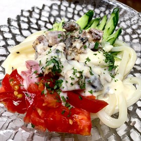 サバとトマトの冷製味噌クリームうどん