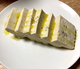 簡単おつまみ♩木綿豆腐のオリーブ塩