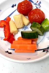 夏弁当の彩りと隙間に残り野菜ピクルスを！