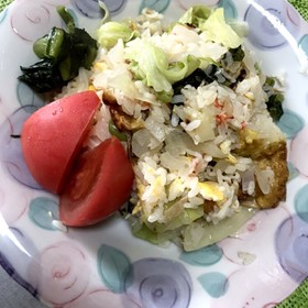 レタスと野沢菜のマヨネーズチャーハン