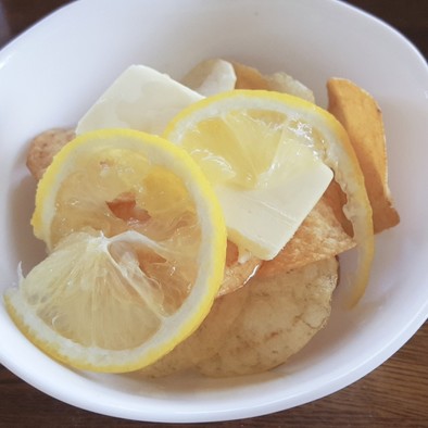 レモンバターのポテトチップスの写真