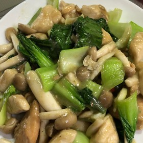 鶏胸肉チンゲン菜しめじタイカレー炒め