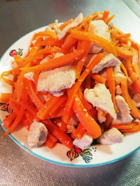 時短で簡単❗胸肉のニンジン炒め