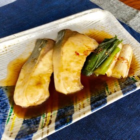 母の味*ぶりの煮付け〜ねぎ添え