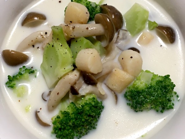 減量期のクラムチャウダー小柱食べなかん風