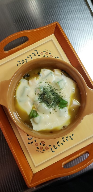 チーズon焼き野菜とチキンのカレースープの写真