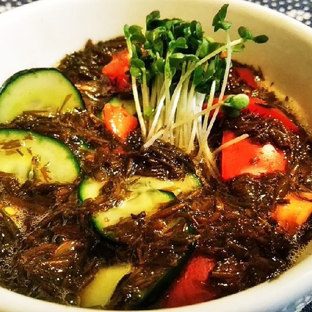 アカモクとトマトやきゅうりで簡単酢の物 レシピ 作り方 By たいのおかしら厨房 クックパッド 簡単おいしいみんなのレシピが356万品