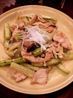 さっぱり!胸肉ときゅうりのにんにく塩炒め