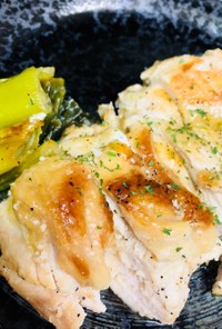 葱の青い部分×鶏胸肉のガーリックステーキ