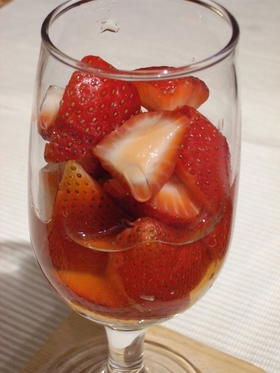 マンマ直伝FRAGOLE AL VINO