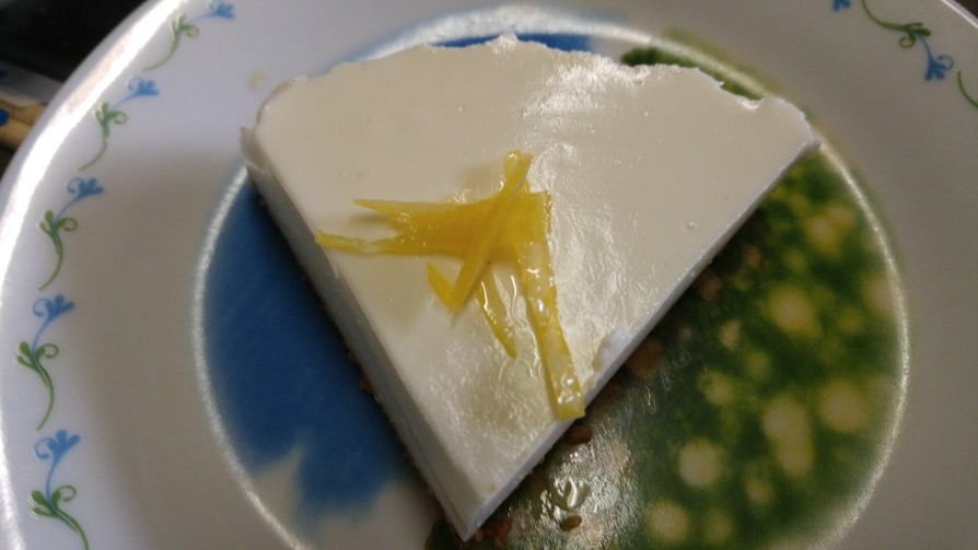 爽やかレモンのレアチーズケーキの画像