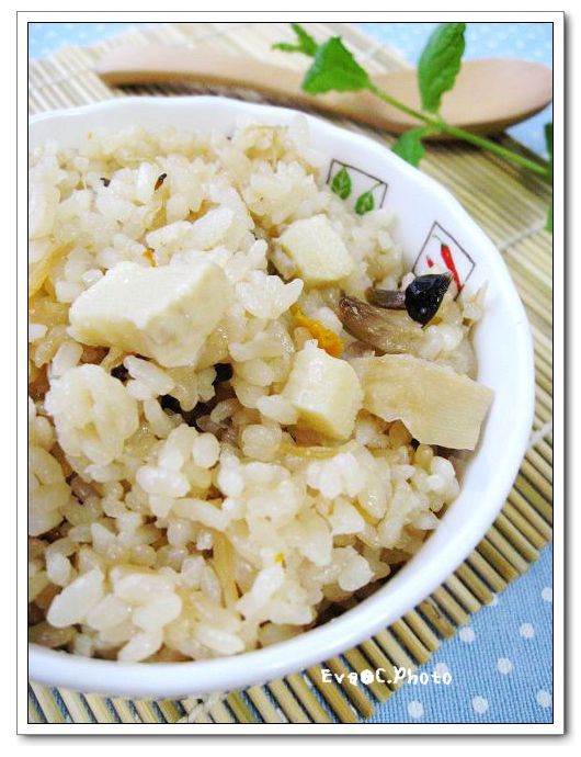 茸と竹の子の炊き込みご飯の画像