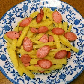 魚肉ソーセージとスティックポテト