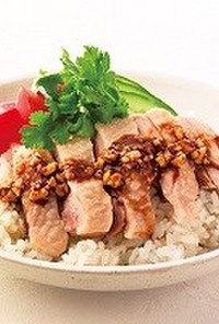 【カオマンガイ】炊き込み鶏飯