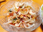 鶏皮ともやしの胡麻キムチ和えの写真