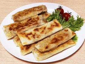 キャベツとひき肉の焼き春巻