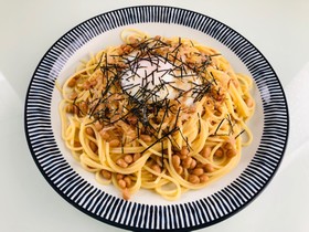時短&簡単☆温玉乗せ梅肉納豆パスタ