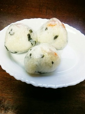 明太子ととろけるチーズスライスのおにぎり
