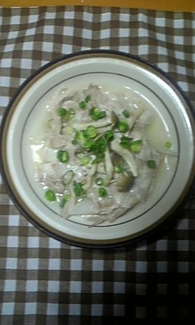 超簡単♪豚バラ肉とたまねぎの酒蒸し