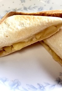 シナモンアップルとチーズのホットサンド