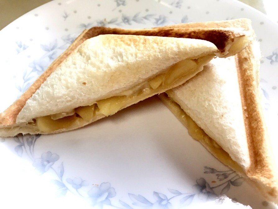シナモンアップルとチーズのホットサンドの画像