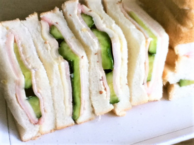 サンドイッチ　きゅうり×ハム×チーズの写真
