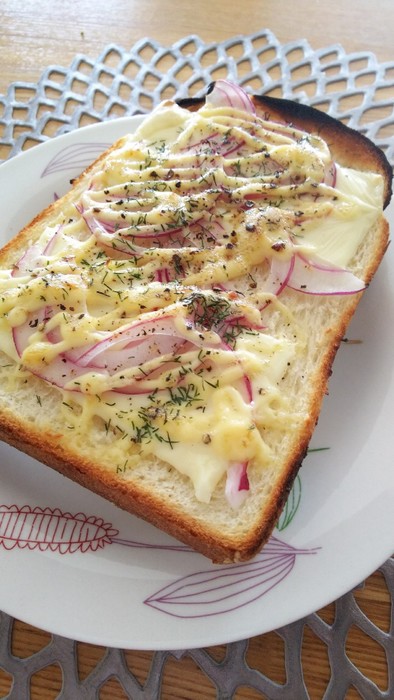 チーズ☆玉ねぎ☆マヨネーズで美味トーストの写真