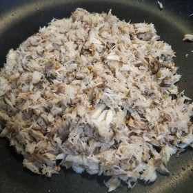 塩鯖茹でて鯖フレーク