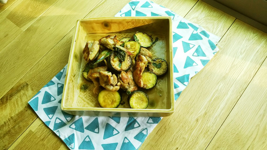 ズッキーニと鶏肉の夏野菜炒めの画像