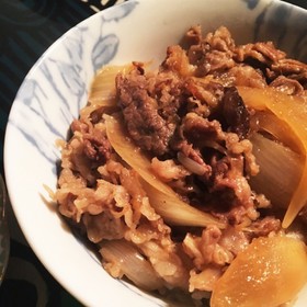 めちゃうま!新玉ねぎたっぷり牛丼