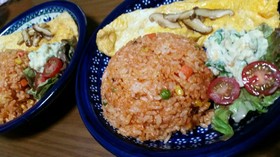 オムレツとケチャップライスの盛り付け✩