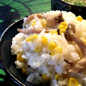 トウモロコシとしめじの炊き込みご飯