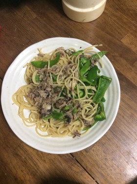 ピーマンと鯖の水煮缶のパスタ