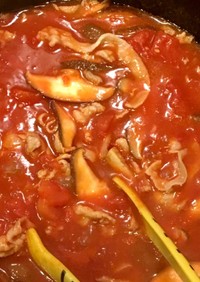 豚バラと椎茸の万能トマトソース