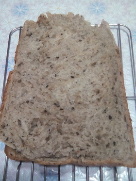 HB 落雁リメイク 胡麻もちもちパン