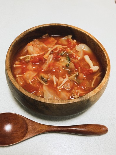 簡単★冷蔵庫の余り物で食べるトマトスープの写真