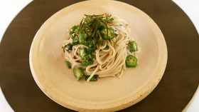 オクラとたらこの和風もち麦うどん