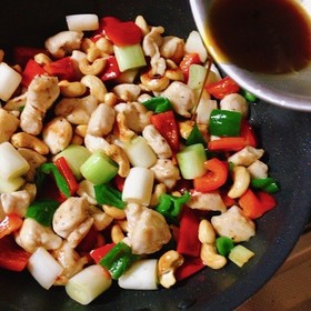 鶏肉とカシューナッツの炒めもの