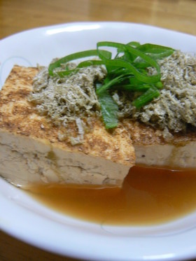 焼き豆腐の煮物とろろ昆布乗せ