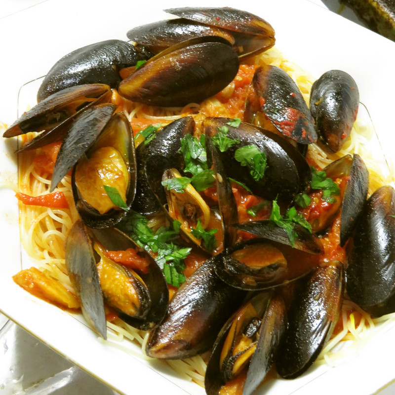 ムール貝のトマトとガーリックスープ蒸しのレシピ