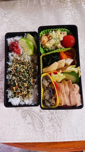 鶏チャーシューと若竹煮のお弁当です。