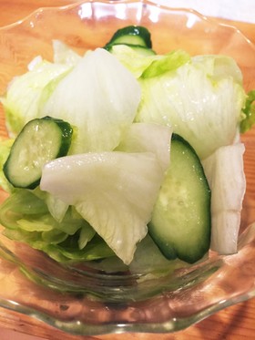 お酢でさっぱり!しんなりレタスサラダ