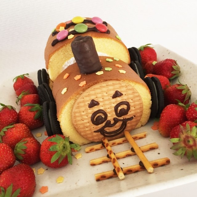簡単 市販のお菓子でトーマスケーキ レシピ 作り方 By りんご0628 クックパッド