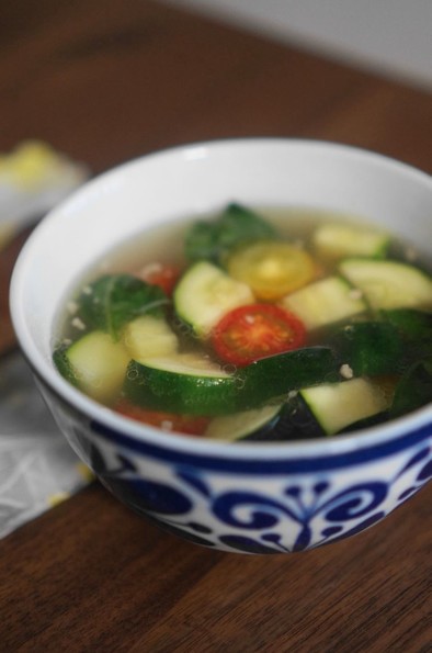 ズッキーニと挽肉、トマトのアジア風スープの写真