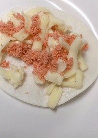アテ☆おやつに★鮭とチーズとミニピザ風