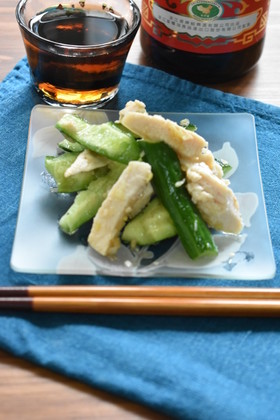 しっとり蒸し鶏とかちわり胡瓜のネギ塩和え