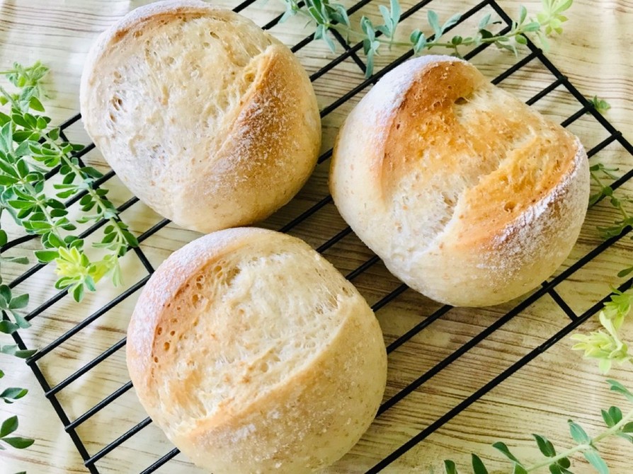 全粒粉パン・簡単テーブルパン・手作りパンの画像