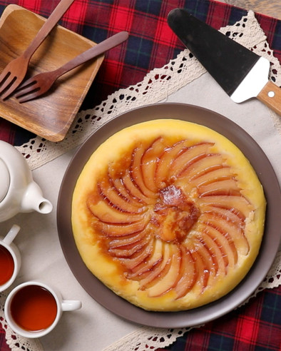 フライパンで！りんごのおさつチーズケーキの写真