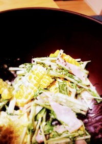 トウモロコシと水菜のシーザーサラダ