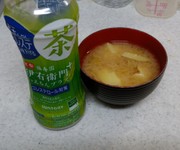 長ネギとジャガイモの味噌汁の写真